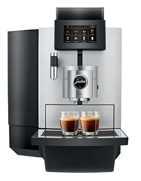 Kaffeevollautomat "Jura X 10 " in Farbe Schwarz / Platin. Zwei befüllte Espresso Gläser unter dem Auslauf für Büro zum Mieten.